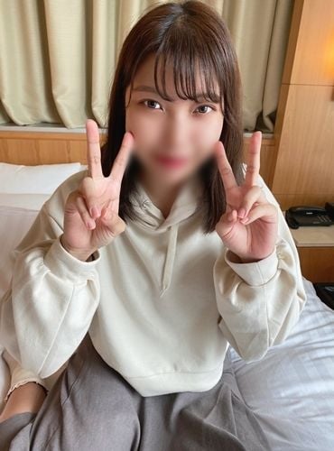 FC2-PPV-1595157 【完全素人】仅交往过一人的健全美少女被极粗按摩棒插入无套中出