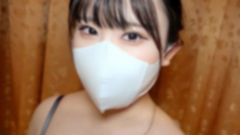 FC2-PPV-4463217 在街头发现的完全素人美人，带到旅馆让她穿上过膝袜自拍性爱。