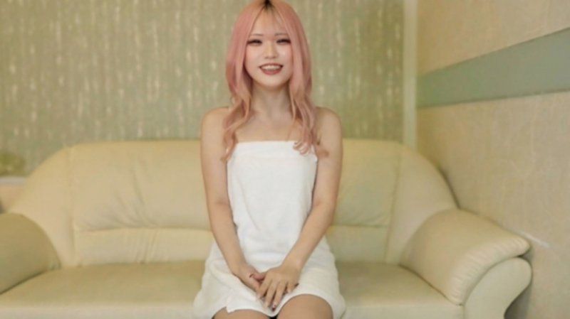 FC2-PPV-4689842 【无修正】超可爱！派头的染髮女生很色吗？「超爱做爱⤴」的样子！还有初次射精在脸上和初次中出的录影！
