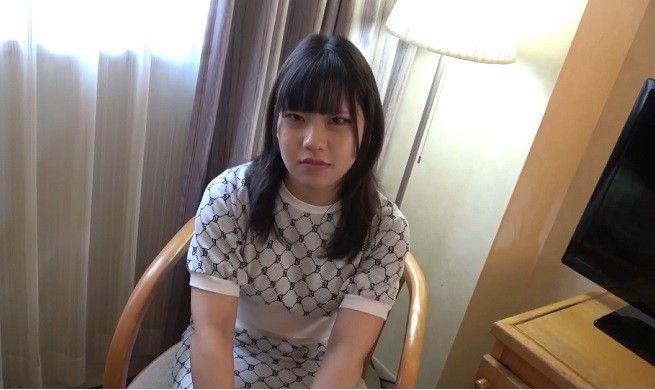 FC2-PPV-4830098 【雙重射精・露臉無碼】和擁有巨乳和美腿的某所名牌大學經濟學部2年級學生，原本只是好好聊天，結果不知不覺就聊到情色話題，並教導她進入大人的世界