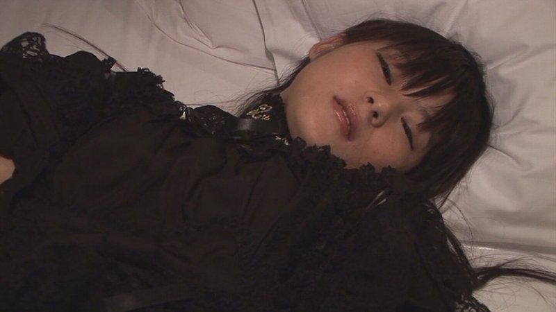 V118-I04 穿著哥特風格服裝的神秘微笑可愛不思議女孩進行內射性愛！